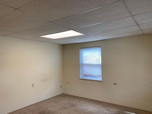 4th image of 225 Edgewood St