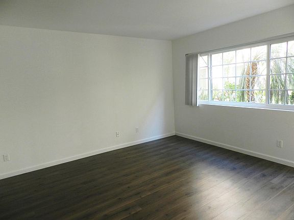 5th image of 147 W Acacia Ave #130B