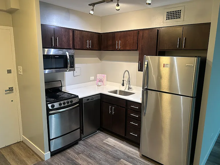 5600-01 N Sheridan Rd #18E — Photo 1