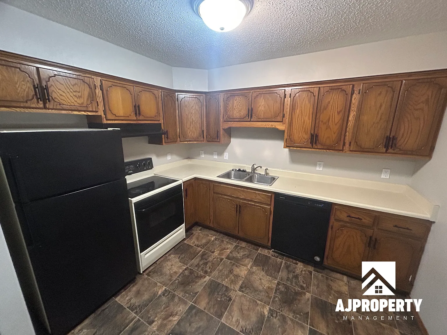 2 bed, 900 sqft, $899 — Photo 1