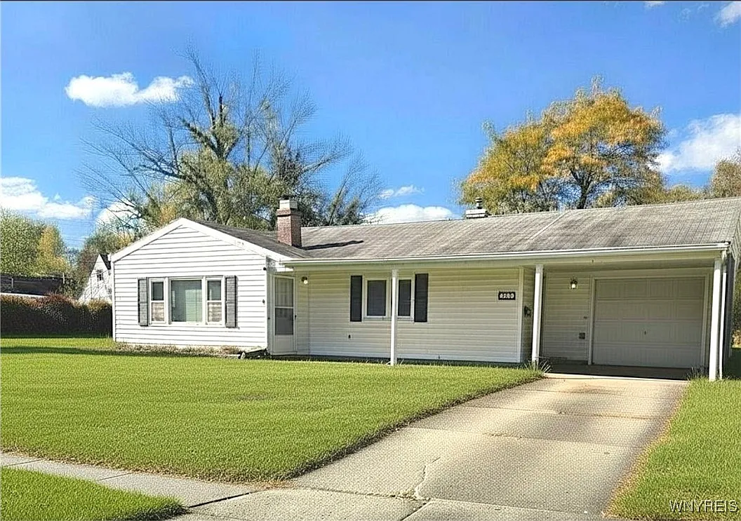 20 Nicholas Dr N photo 1