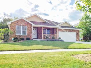 1048 Hummingbird Ln, Peotone, IL 60468