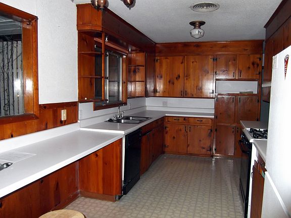 Kitchen - breakfast bar, 2 built in pantries, refrigerator, stove, dishwasher,