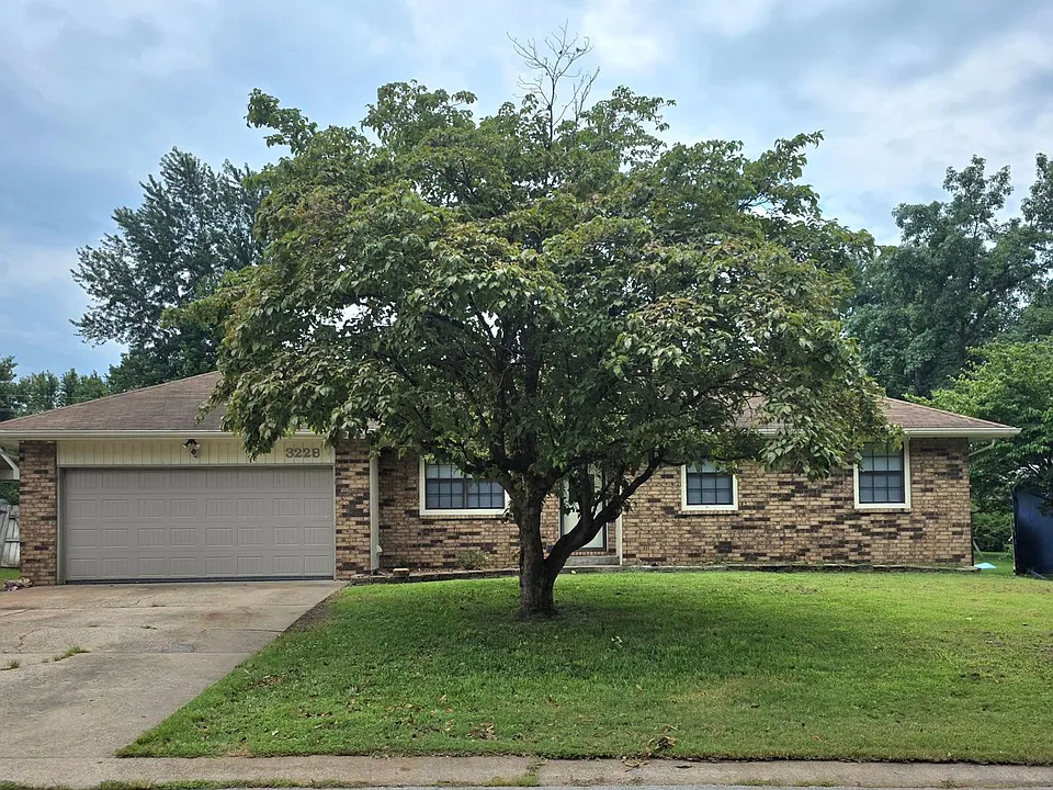 3228 W Village Ln