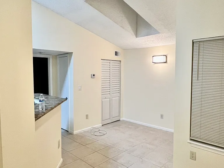 1275 Crystal Way #F — Photo 3