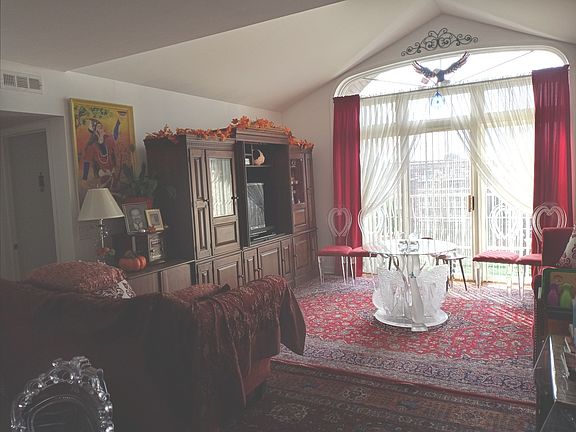 5th image of 7051 W Touhy Ave