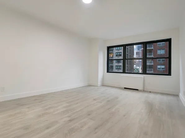 120 East 34th Street image 11 of 16