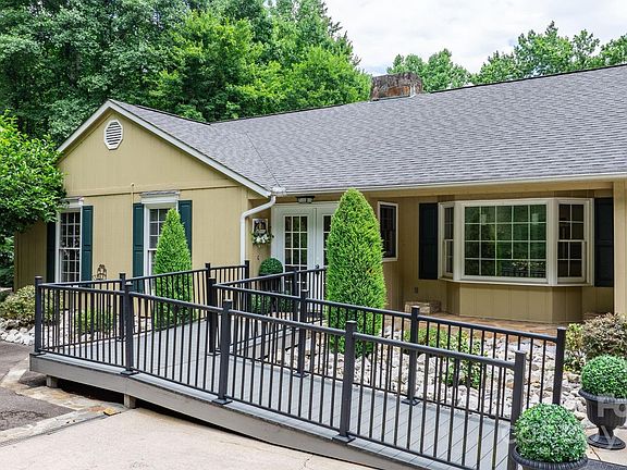 2nd image of 3491 Crestwood Dr