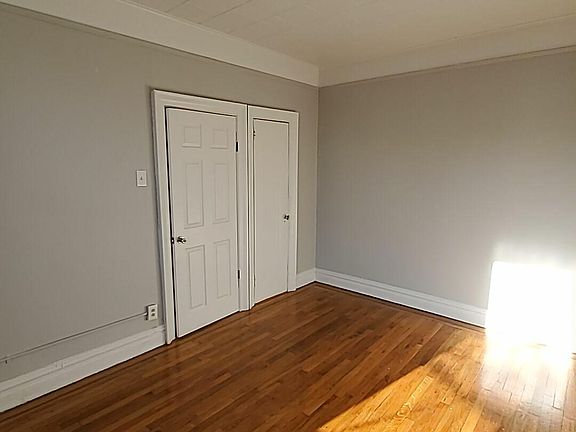 3rd image of 49 Waverly St #32