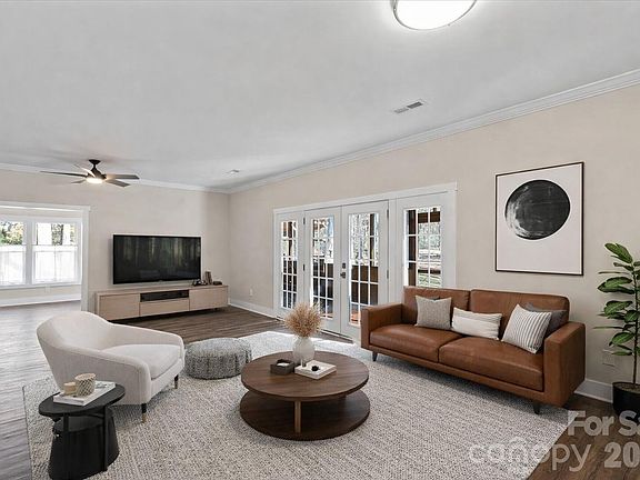 5th image of 7812 Denbur Dr
