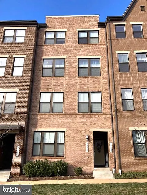 3 bed, 2.5 bath, 1614 sqft, $3,100 — Photo 1
