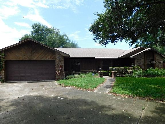 3rd image of 8948 Hillsdale Dr