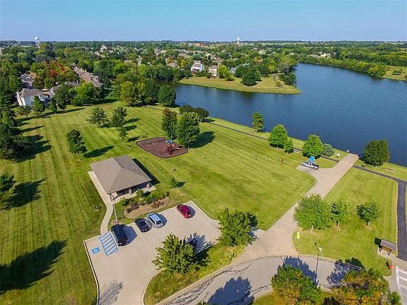 4th image of 110 Shoreline Dr