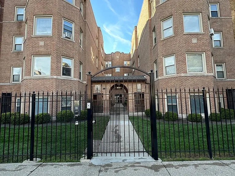 8210-14 S Langley Ave — Photo 6