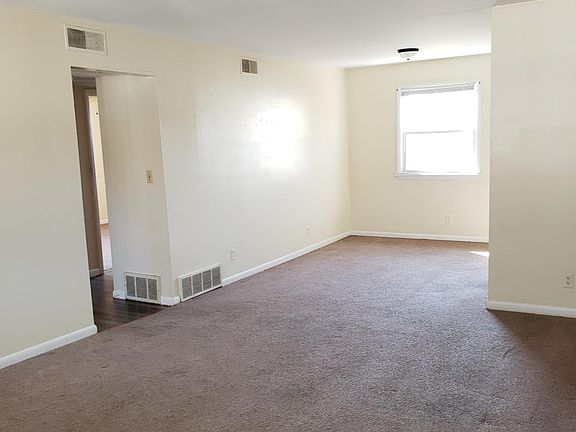 2nd image of 1556 S Kentucky Ave APT D