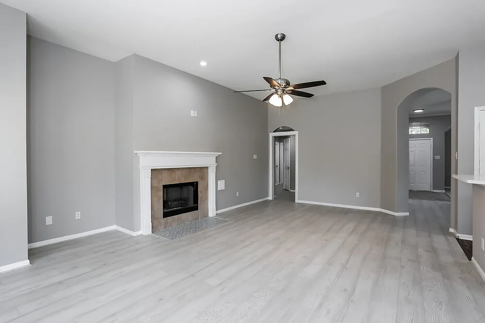4 bed, 2.0 bath, 2094 sqft, $2,140 — Photo 3