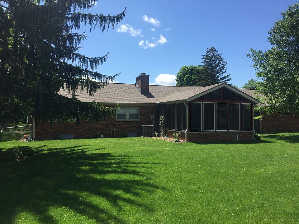 2nd image of 1512 Crescent Dr