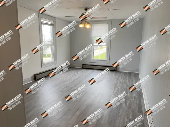 233 1/2 W Washington St, Winchester, IN 47394