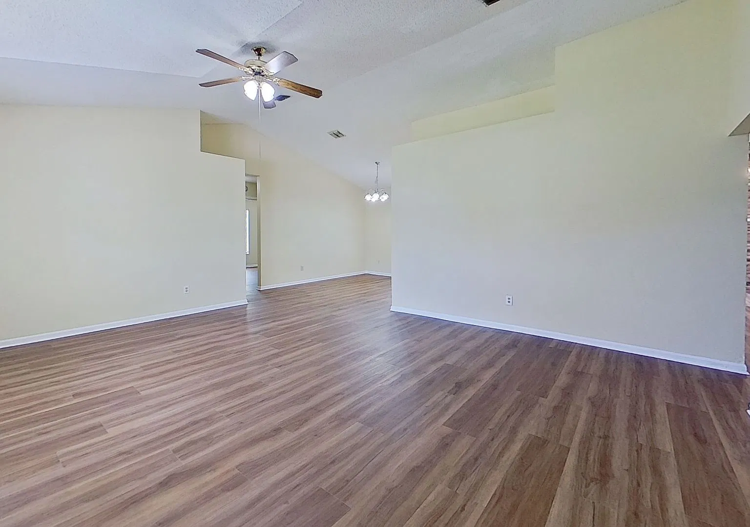 Spacious 4 Bedroom Home in Girvin! — Photo 4