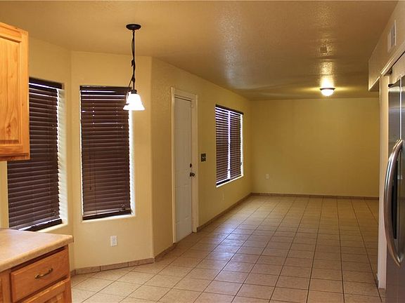 4th image of 701 Broadmoor Dr