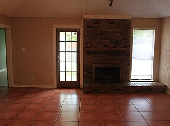 3rd image of 2015 Verlaine Dr