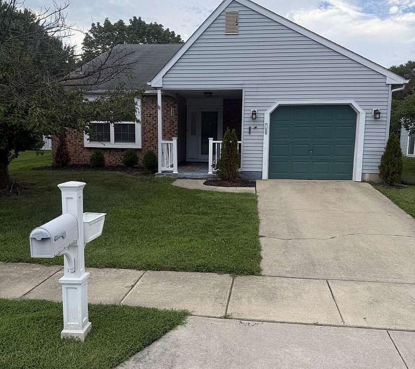1st image of 10 Niland Ln