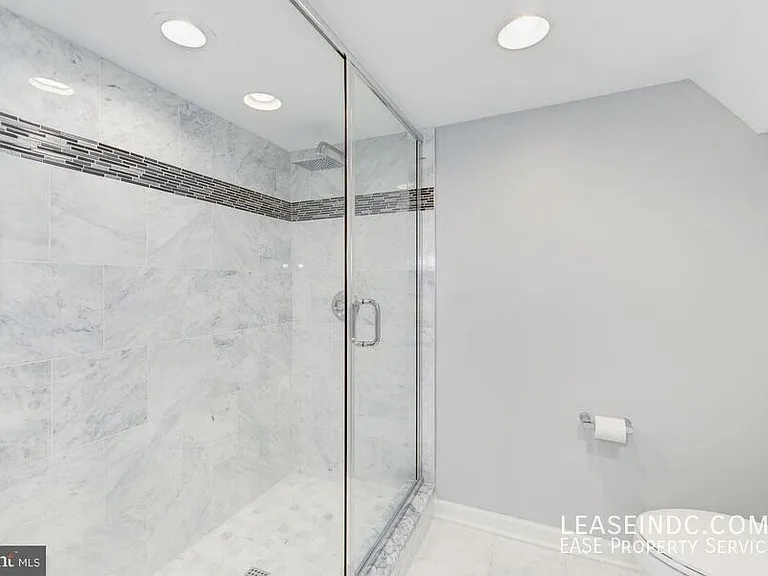 2129 4th St NE — Photo 25