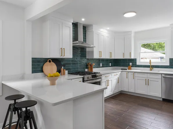 2873 Zollinger Rd, Upper Arlington, OH 43221