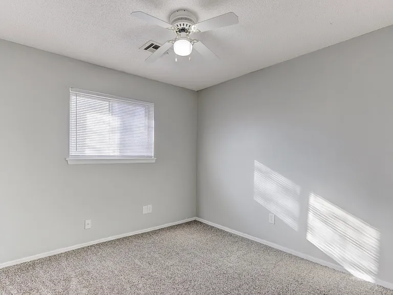 302 N Briarwood St — Photo 7