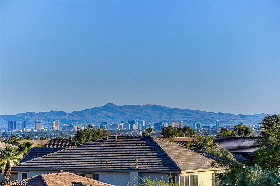 4 bed, 3.5 bath, 3529 sqft, $4,295 — Photo 3