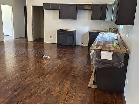 2nd image of 455 Leslie Rd