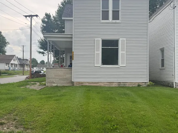 1238 N 12th St, Quincy, IL 62301