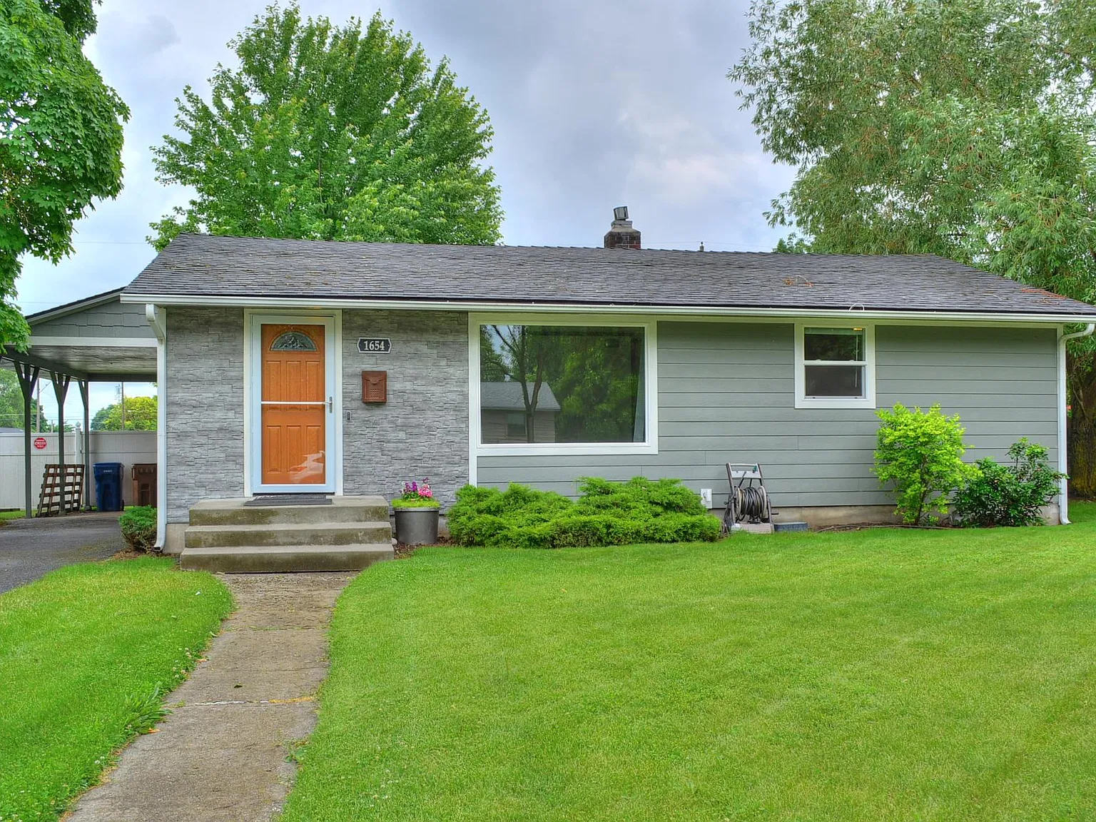 3 bed, 1920 sqft, $2,000 — Photo 1