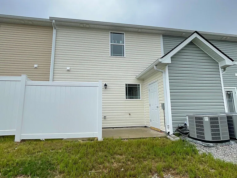 1052 Wells Way — Photo 24