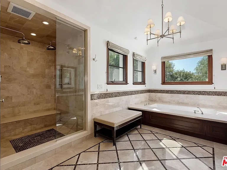 2134 La Mesa Dr — Photo 32