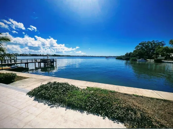 2431 Sunrise Dr SE, Saint Petersburg, FL 33705