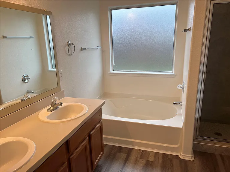 1907 Cold River Dr — Photo 22