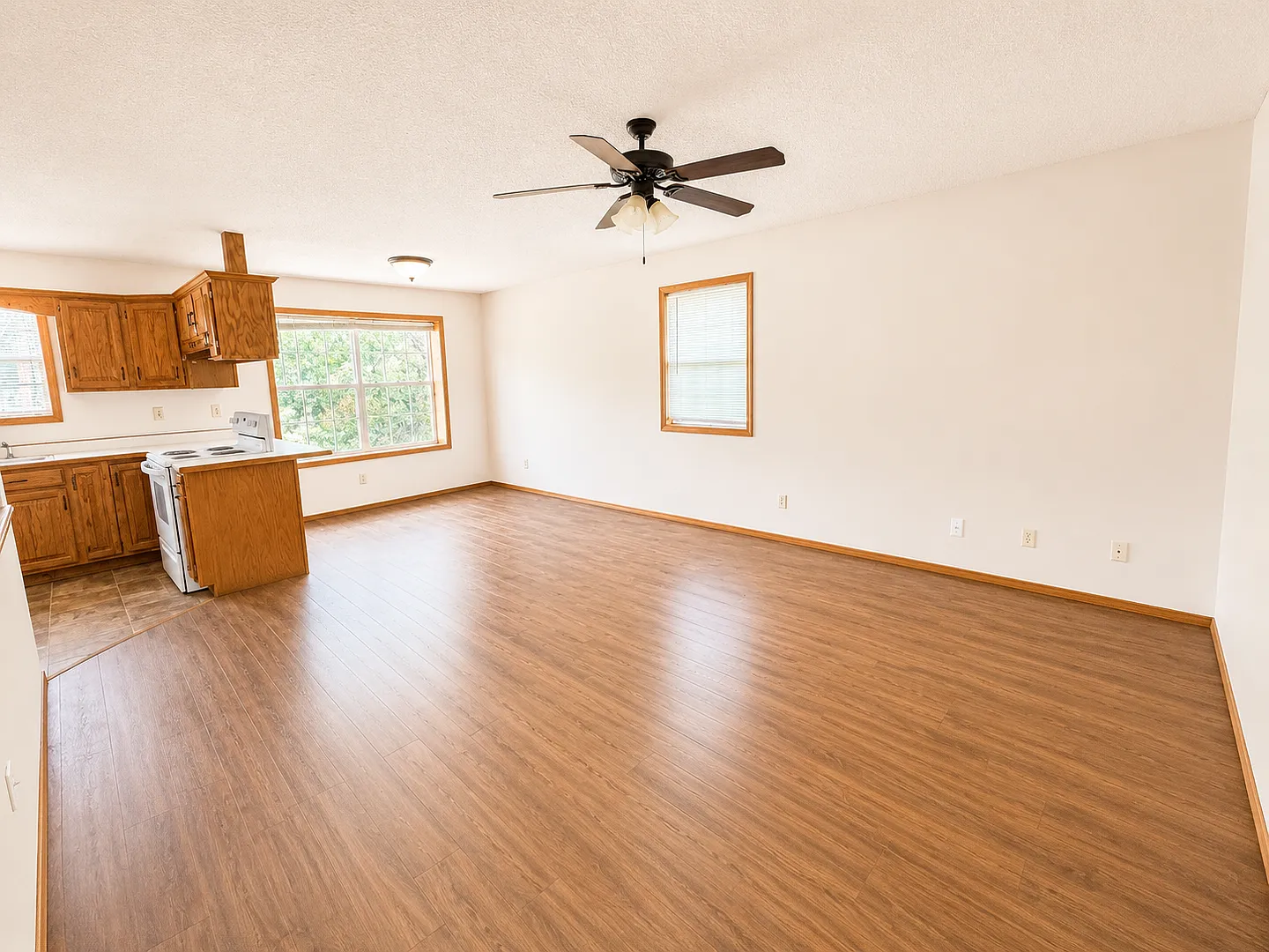 2 Bed | 2 Bath | 1-Car Garage | South Joplin $1000 — Photo 4
