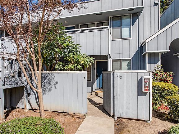 2nd image of 912 La Barbera Dr