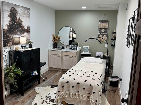 4th image of 938-940 E Main St #942-E