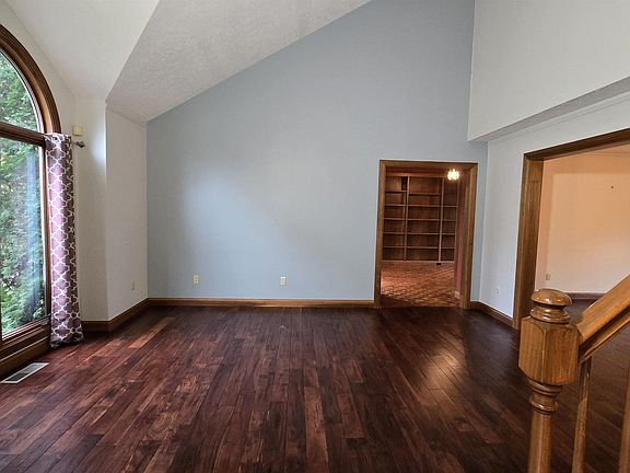 3rd image of 3909 Somerset Pl