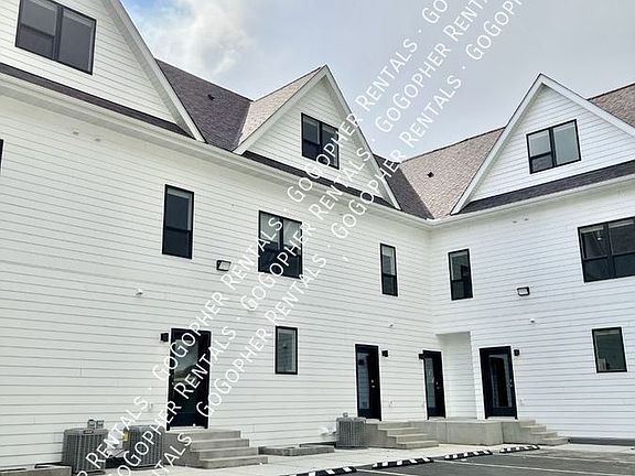 4th image of 627 10th Ave SE