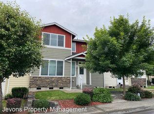 2107 S 262nd Ct, Des Moines, WA 98198