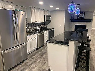 2030 Parkview Dr — Photo 2