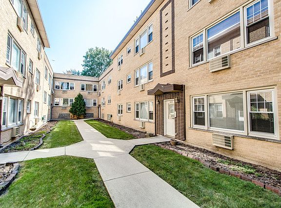 2nd image of 1819 W Touhy Ave APT 1