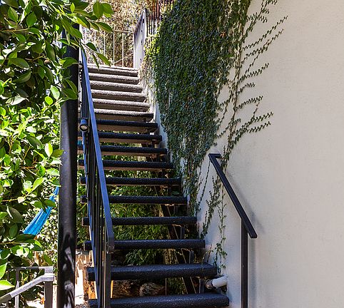4th image of 8604 Lookout Mountain Ave