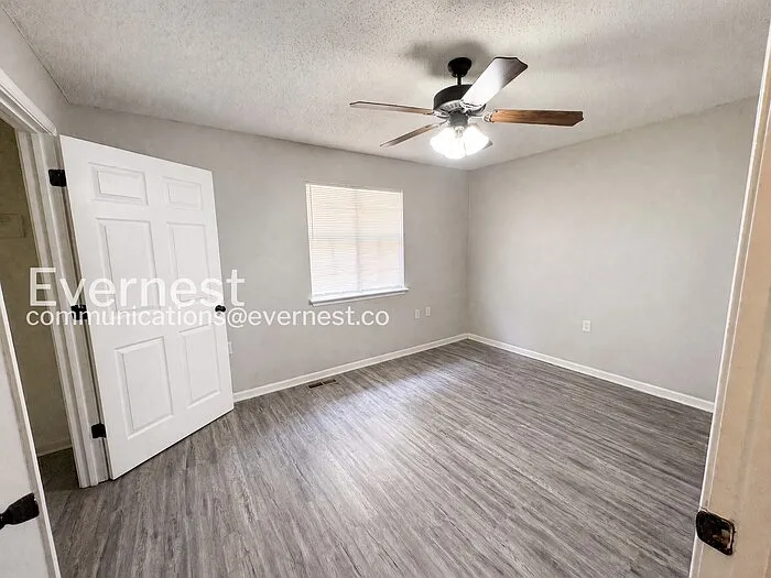 1800 Labette Manor Dr #7 — Photo 9
