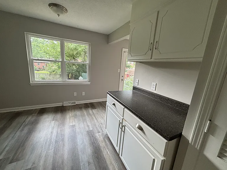 2904 NW Bristol Ct — Photo 4