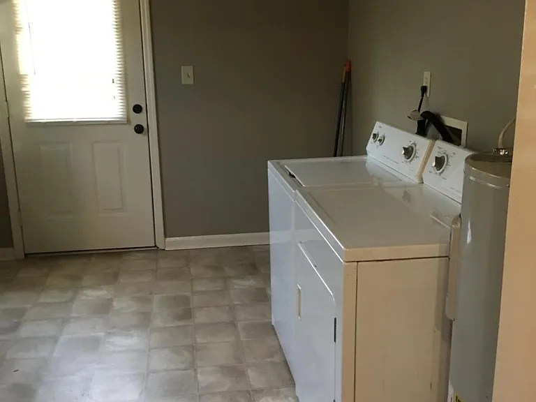 2403 Poincianna St SW — Photo 15