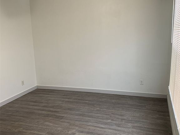 3rd image of 915 N Francis St